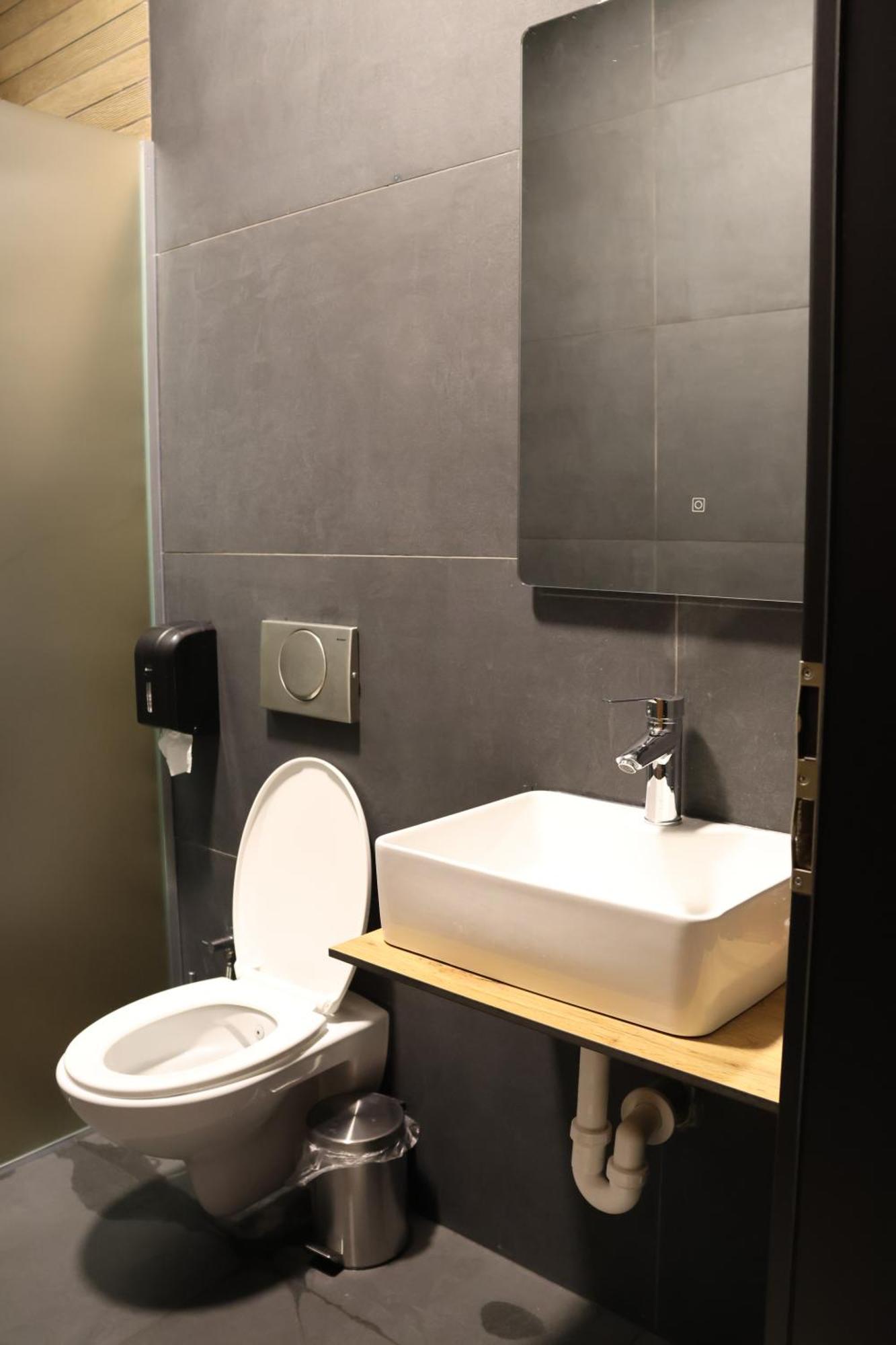 Prior Hotel Prizren Esterno foto