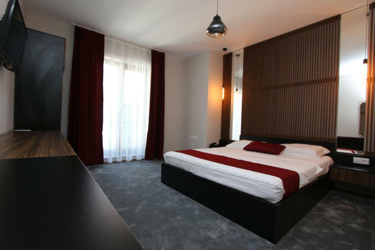 Prior Hotel Prizren Esterno foto