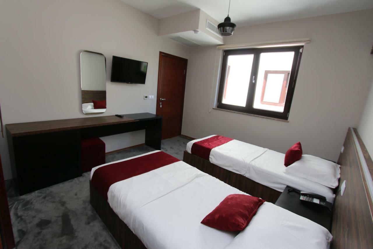 Prior Hotel Prizren Esterno foto