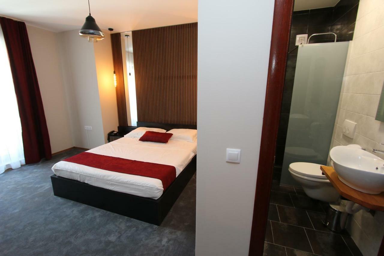 Prior Hotel Prizren Esterno foto