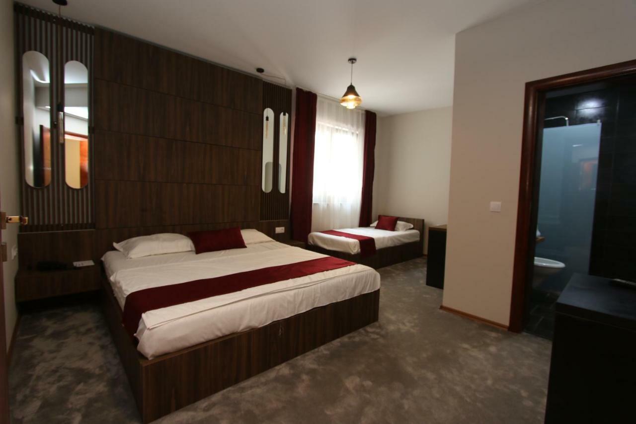 Prior Hotel Prizren Esterno foto