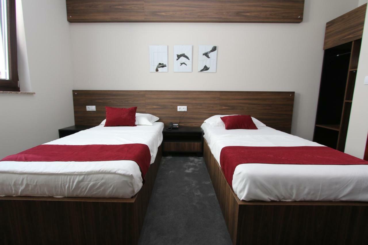 Prior Hotel Prizren Esterno foto